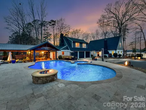 5401 Mountain Point Ln, Charlotte, NC 28216