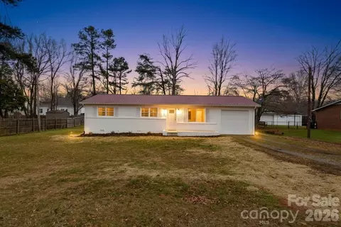 339 S Eastway Dr, Troutman, NC 28166