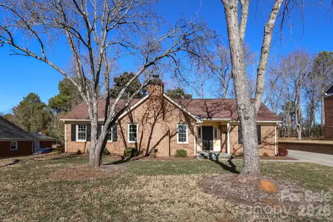 9013 Raintree Ln, Charlotte, NC 28277