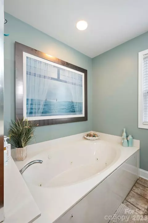 Bath - 1606 High Ridge Dr, Stanley, NC 28164 photo 4 of 7