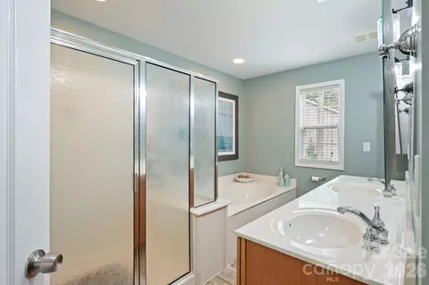 Bath - 1606 High Ridge Dr, Stanley, NC 28164 photo 2 of 7