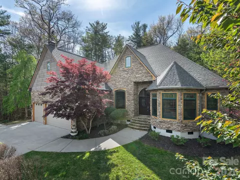 86 Oak Hollow Dr, Asheville, NC 28805