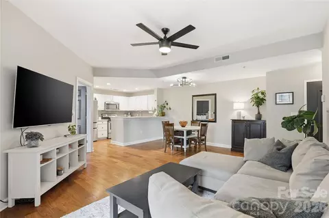 718 W Trade 305 St #305, Charlotte, NC 28202