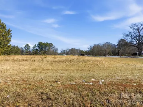 5822 Oakridge Rd, Clover, SC 29710