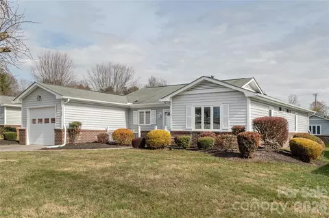 228 Dartcrest Dr, Hendersonville, NC 28792