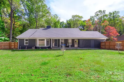 2221 Glenwood Dr, Gastonia, NC 28054