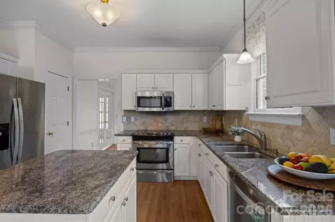Kitchen - 100 Martin St, Davidson, NC 28036 photo 6 of 6