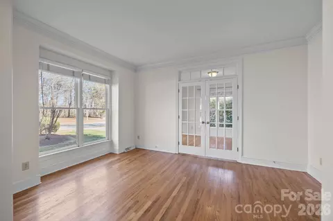Living - 100 Martin St, Davidson, NC 28036 photo 1 of 4