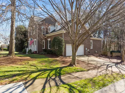 Exterior - 100 Martin St, Davidson, NC 28036 photo 5 of 7