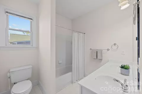 Bath - 100 Martin St, Davidson, NC 28036 photo 3 of 3