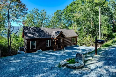 225 Oak Rd, Beech Mountain, NC 28604