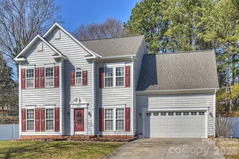 111 Red Tip Ln, Mooresville, NC 28117