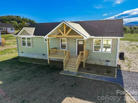 662 Beehive Rd, Hendersonville, NC 28792