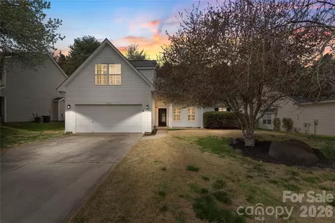 12028 Regent Ridge Ln, Charlotte, NC 28278