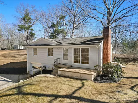 76 Maple Springs Rd, Asheville, NC 28805