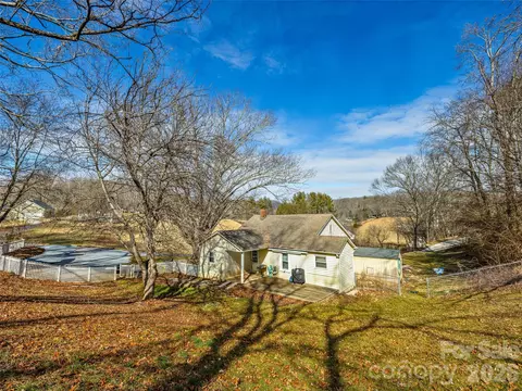 Exterior - 800 Murray Rd, Canton, NC 28716 photo 5 of 6
