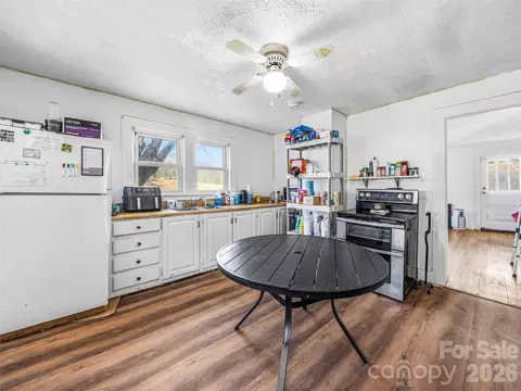 Kitchen - 800 Murray Rd, Canton, NC 28716 photo 1 of 1