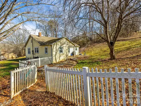 Exterior - 800 Murray Rd, Canton, NC 28716 photo 6 of 6