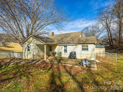Exterior - 800 Murray Rd, Canton, NC 28716 photo 3 of 6