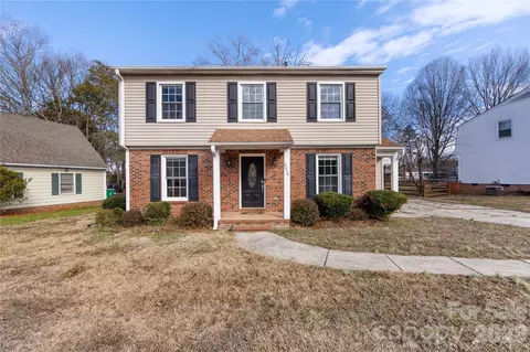 2240 Lawton Bluff Rd, Charlotte, NC 28226