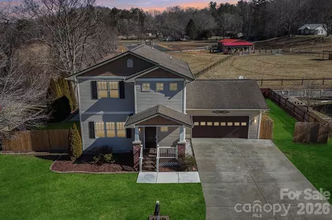 174 Springfield Meadow Dr, Etowah, NC 28729