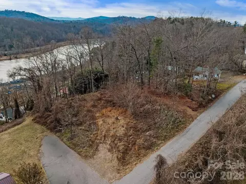 99999 Crestfield Ave, Asheville, NC 28804