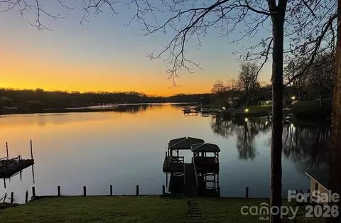 3272 Bass Dr, Sherrills Ford, NC 28673