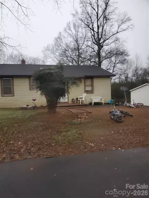 1729 Lakeview Dr, Statesville, NC 28677