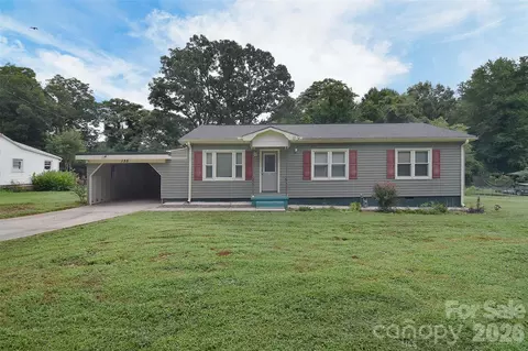 135 Oak Grove Rd, Statesville, NC 28677