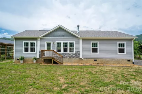 306 Burnsville School Rd, Burnsville, NC 28714