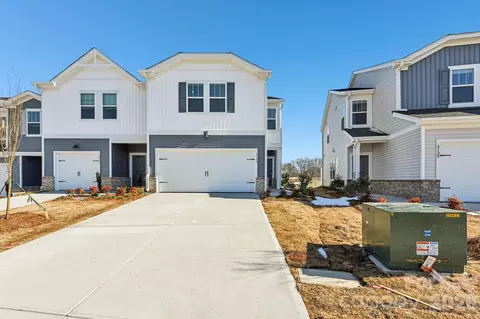 8124 Hidden Springs Trl, Charlotte, NC 28216