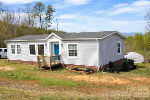 1735 Roy Caldwell St, Morganton, NC 28655