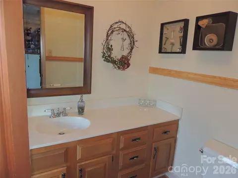Bath - 256 Gable Hill Ln, Bostic, NC 28018 photo 3 of 7