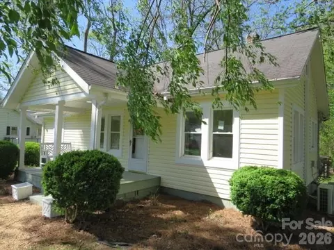 736 Country Club Dr, State Road, NC 28676