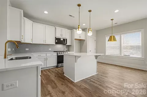 4768 Americana Ave, Charlotte, NC 28215