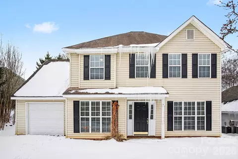 13316 Woodland Farm Dr, Charlotte, NC 28215