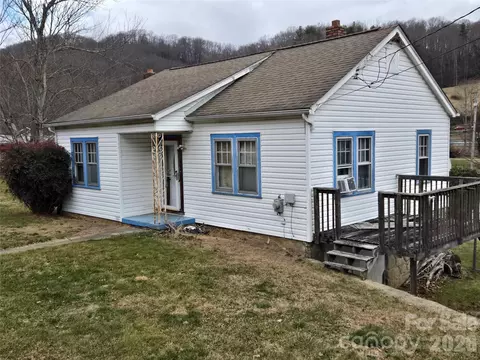 1084 Old Balsam Rd, Waynesville, NC 28786