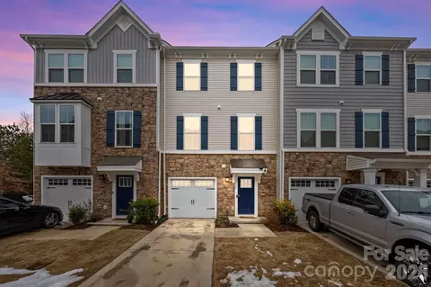 2307 Doby Creek Ln, Charlotte, NC 28262