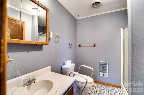 Bath - 21 Queen St, Sylva, NC 28779 photo 2 of 2