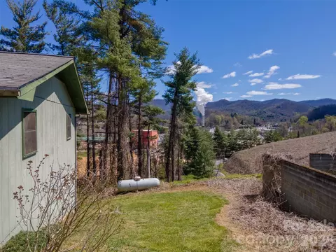 Exterior - 21 Queen St, Sylva, NC 28779 photo 9 of 16
