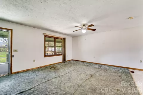 Living - 21 Queen St, Sylva, NC 28779 photo 2 of 3