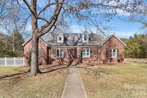 5100 Mintridge Rd, Mint Hill, NC 28227