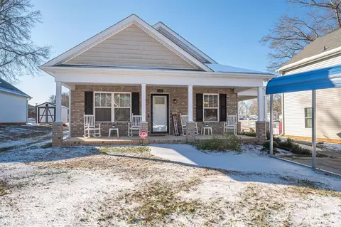 505 E Cloninger St, Dallas, NC 28034