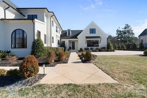 Exterior - 20320 Havenview Dr, Cornelius, NC 28031 photo 4 of 6
