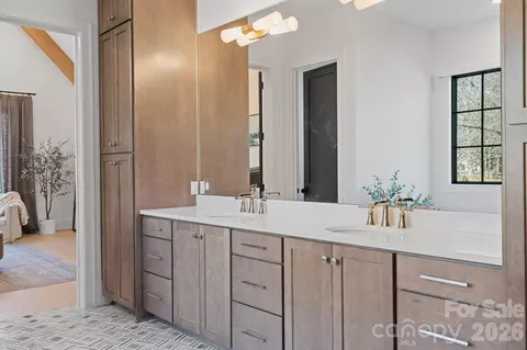 Bath - 20320 Havenview Dr, Cornelius, NC 28031 photo 2 of 5