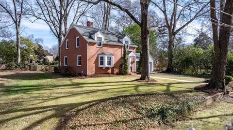 530 7th Nw St NW, Hickory, NC 28601