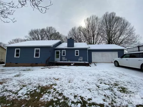 72 Pleasant Garden Dr, Taylorsville, NC 28681