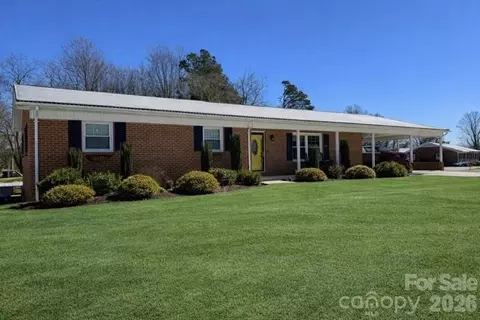 3933 Old Brittain Rd, Hickory, NC 28602