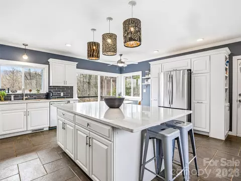 198 Brooks Branch Rd, Leicester, NC 28748