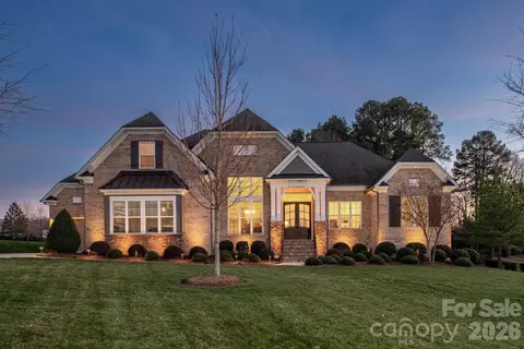 400 Wheatberry Hill Dr, Matthews, NC 28104